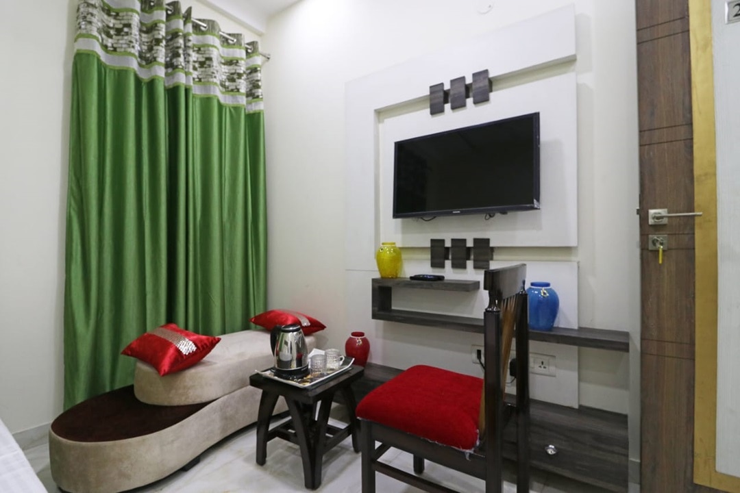Hotel Season Grand Couple Friendly Nearest Pitampura Metro Station - Tap to explore photos
