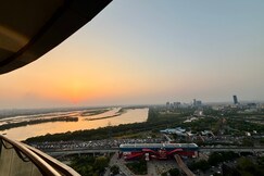 Couple Friendly Luxury Stay   Sunset view, Noida