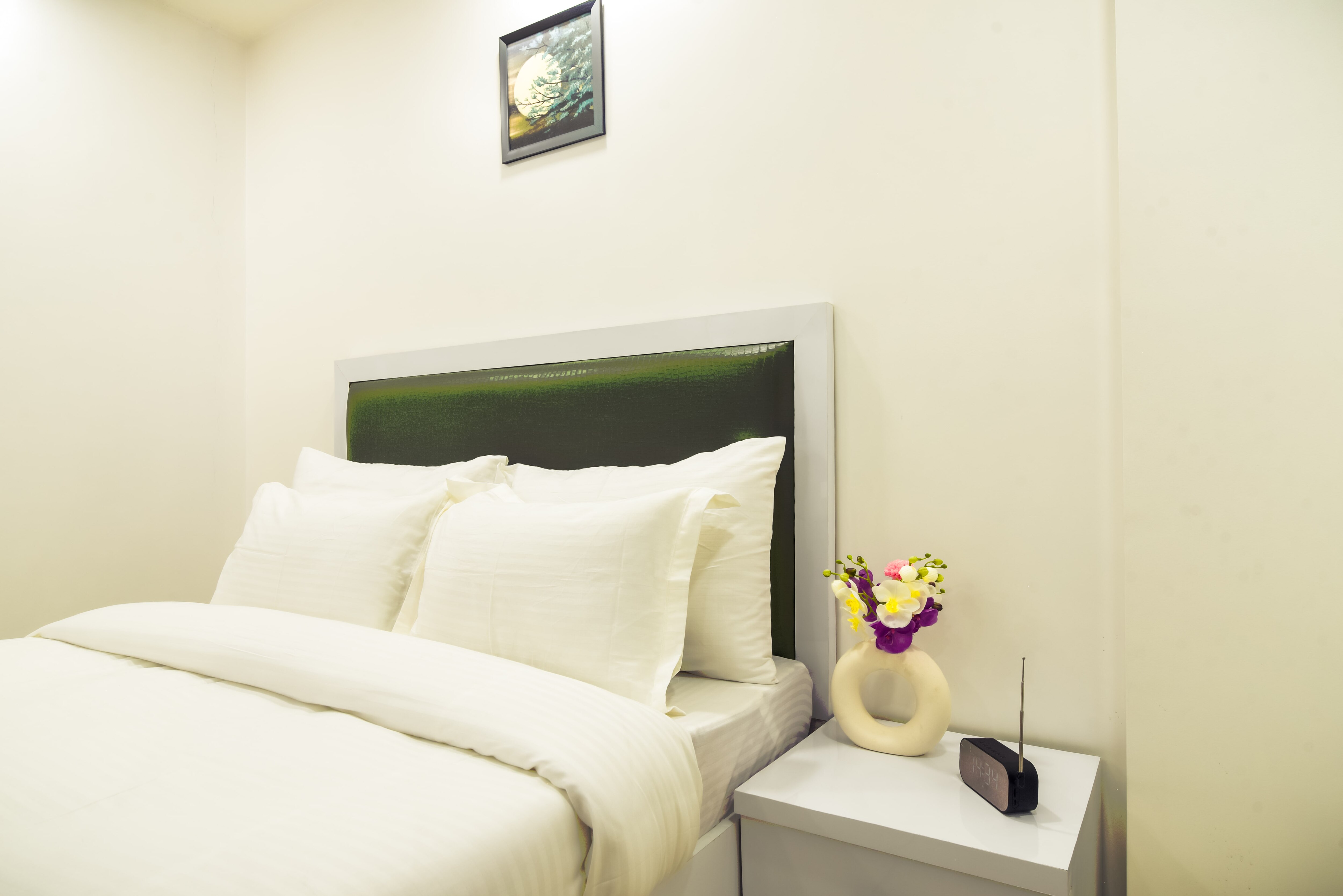 Parfait Street LUXE Apartments @GolfCourse - Tap to explore photos