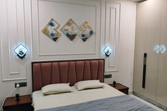 Travellers Habitat 1BHK with Balcony DLF Phase 3, Gurgaon
