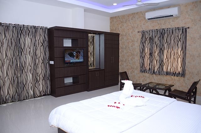 Hotel Rajvillas  - Tap to explore photos