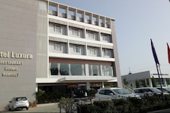 HOTEL LUXURA, Godhra