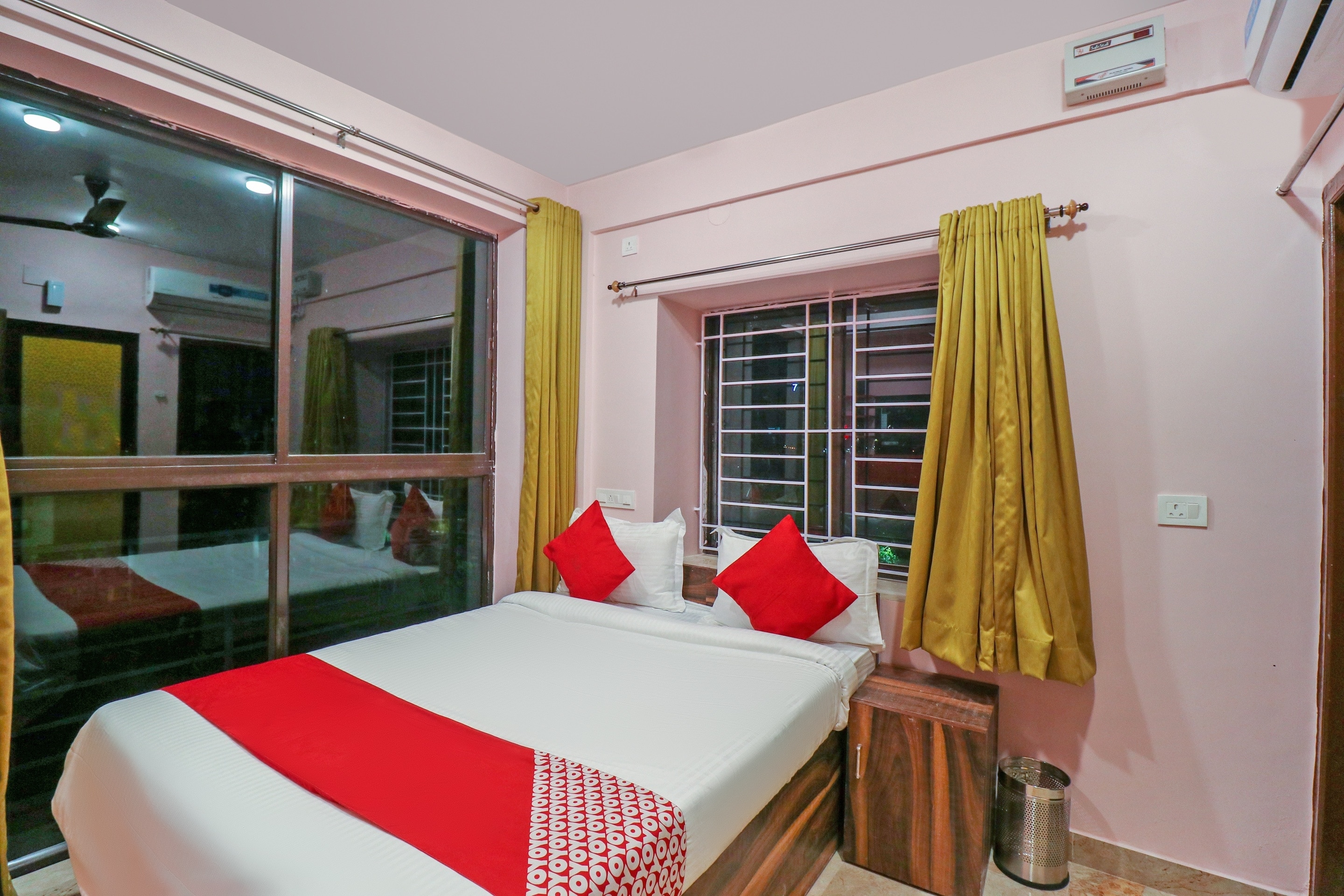 Collection O NEOSTAY TOWN HOUSE - Tap to explore photos