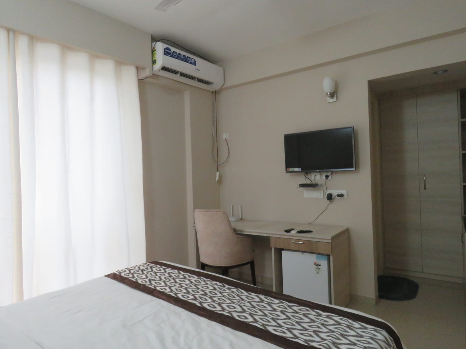 Giriraj luxury homestay - Tap to explore photos