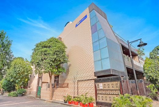 FabHotel Winsome Inn