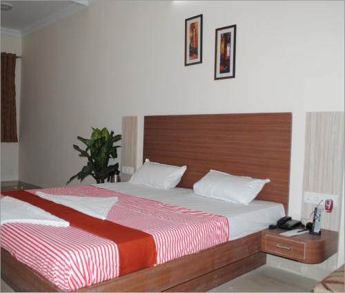 HOTEL SHREE SAI SHRADDHA - Tap to explore photos