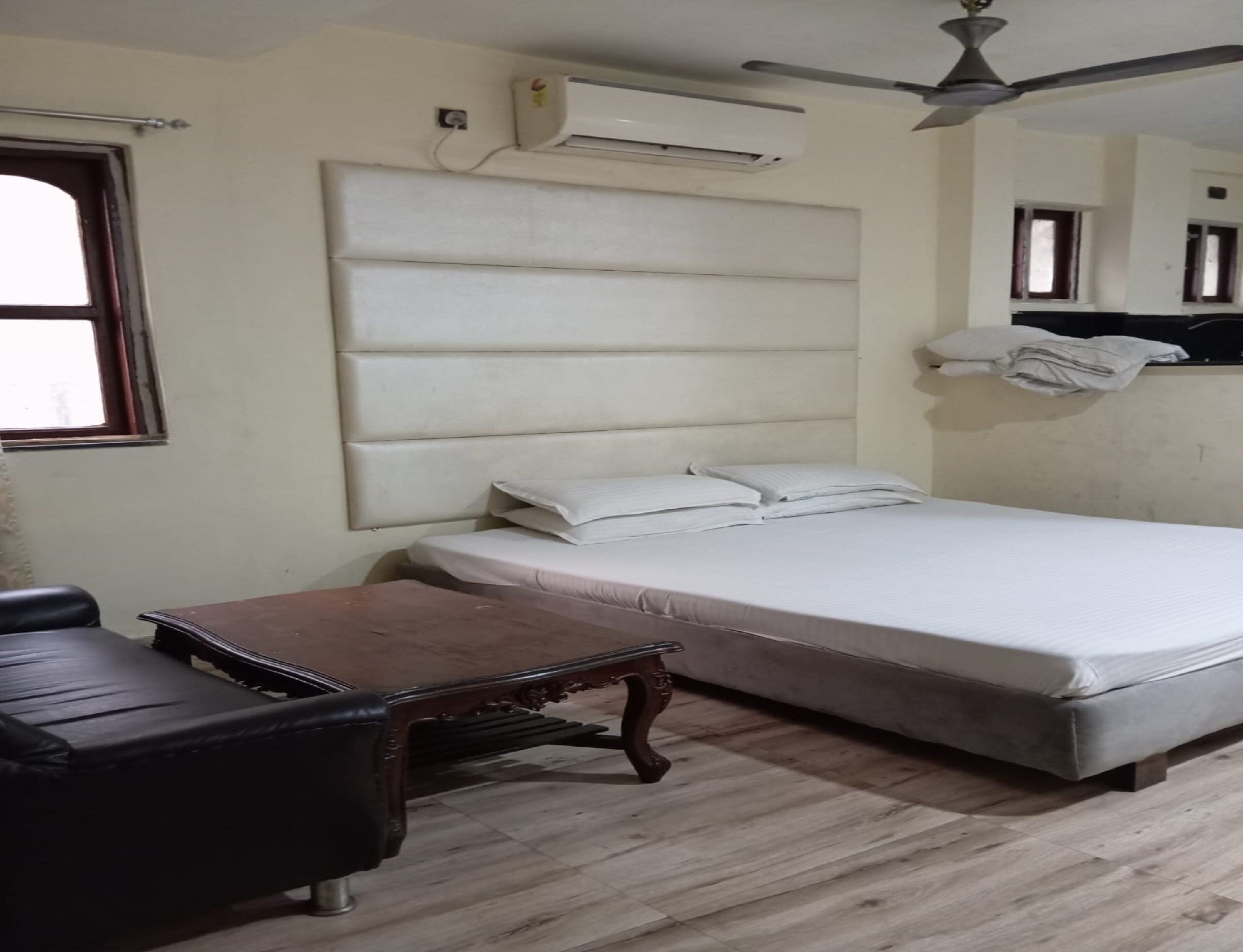 Gulshan Inn - Tap to explore photos