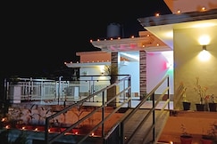 Golden Cherry, Munnar