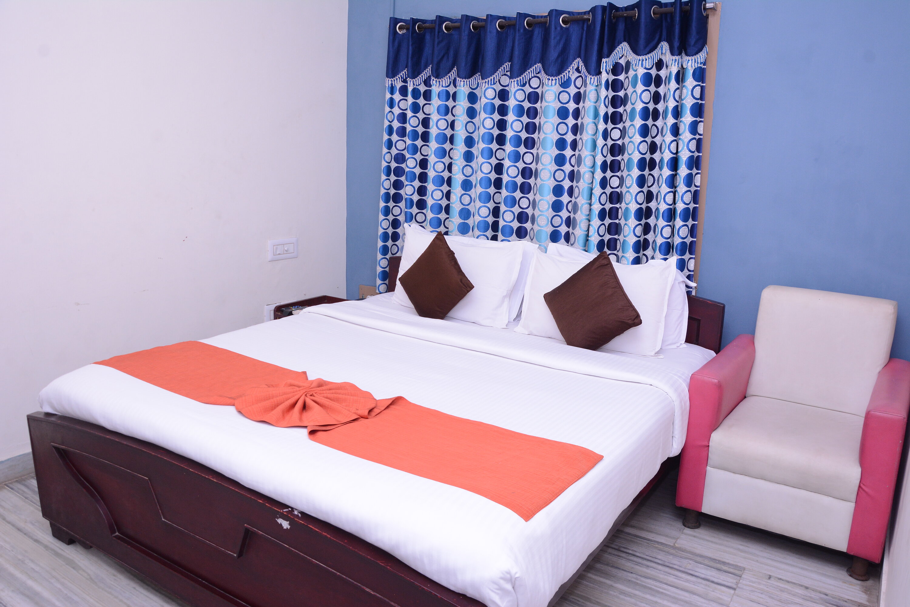 THE GREEN LEAF RESORT ( A UNIT OF VARSHA GRAND) 𝗕𝗢𝗢𝗞 Chennai Resort