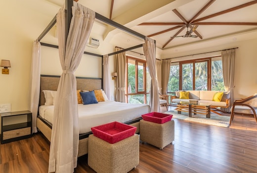 Budh Vilas - A modern 4 bedroom villa with a pool