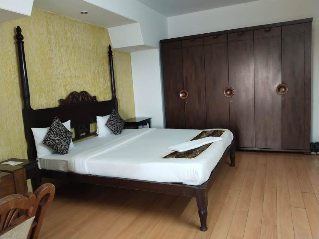 BFL Guest House Pune - Silverwood's(For SMTs) - Tap to explore photos