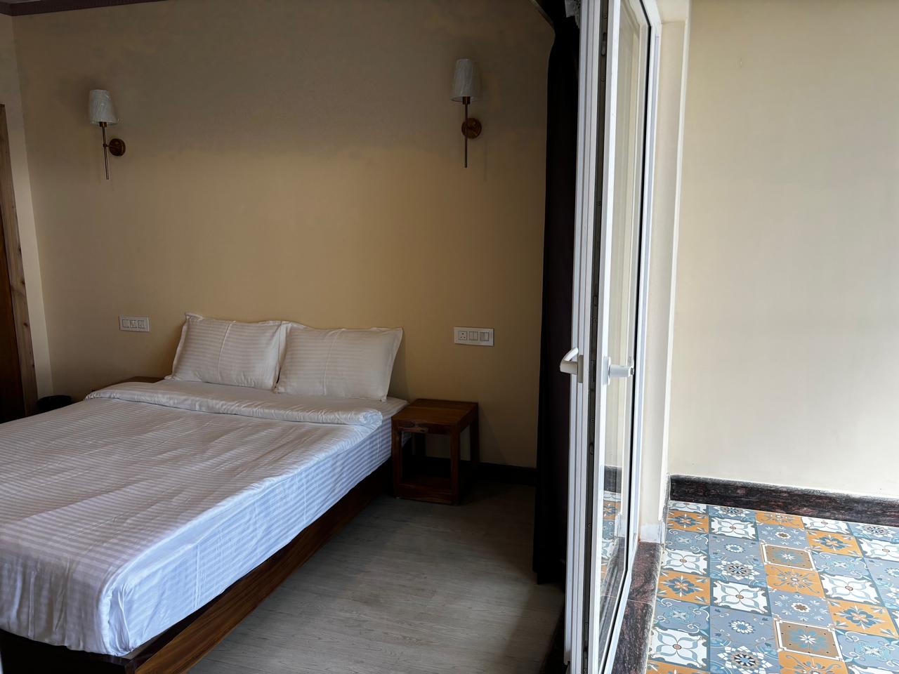 Asraya Homestay 15 Mins From Mall Road - Tap to explore photos