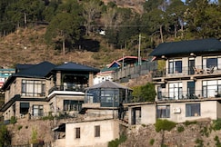 StayVista at 7 Rooms @ Mysty View, Kasauli