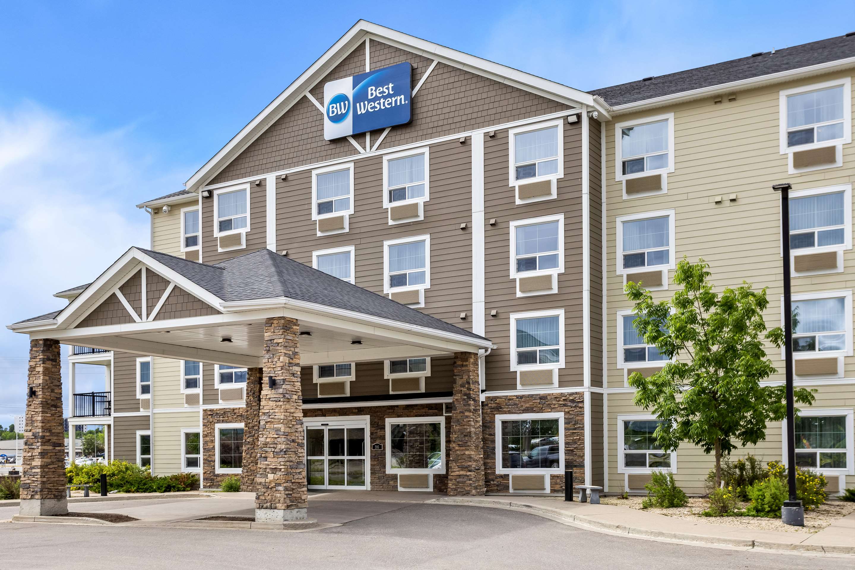 Best Western Thompson Hotel & Suites - Tap to explore photos