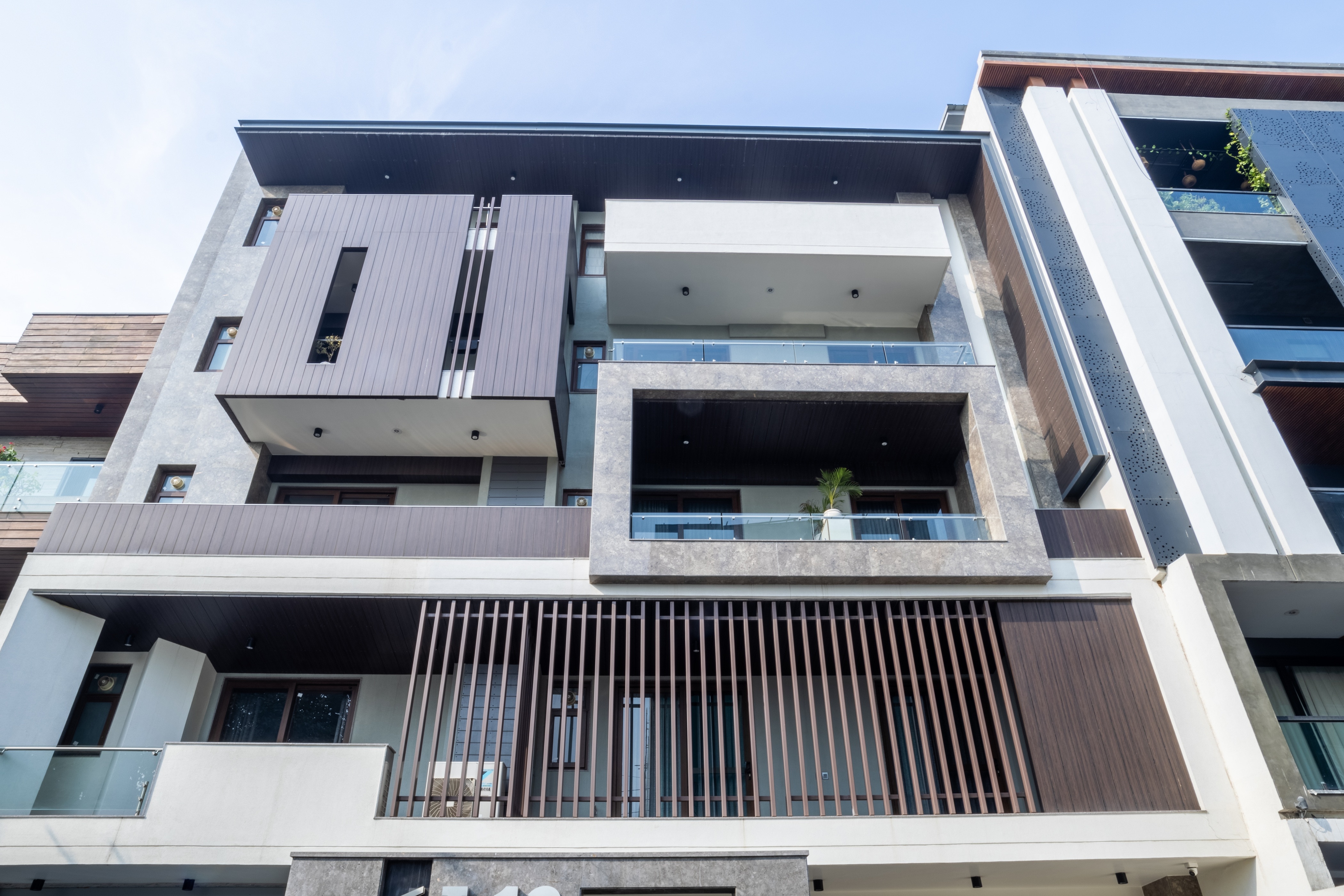 Housr 2 BHK Apartment Sector 41 Gurgaon - Tap to explore photos