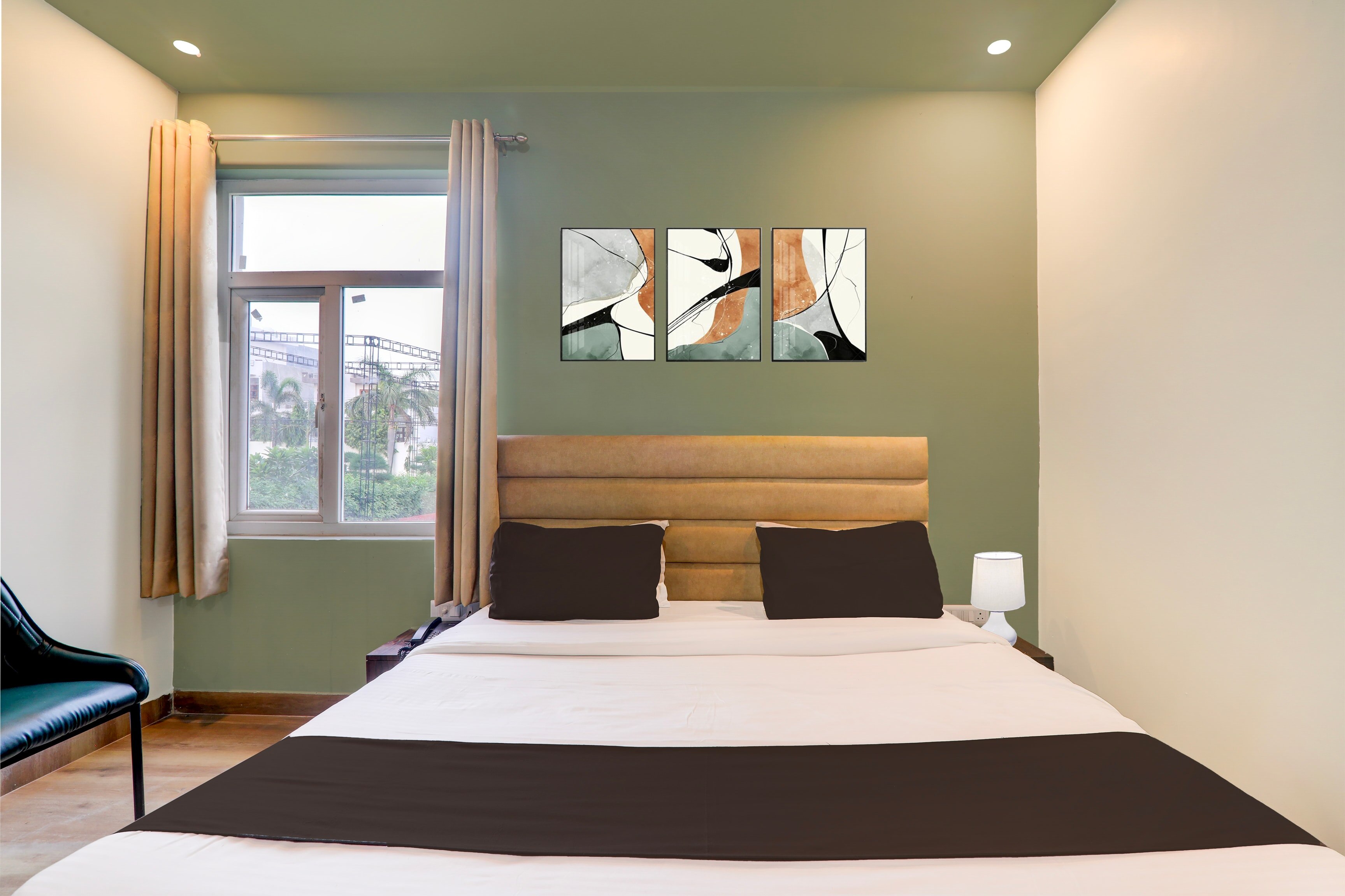 Super Hotel O Gomti Nagar Vigyan khand - Tap to explore photos