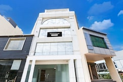 Super Townhouse Eden Garden Zirakpur, Zirakpur