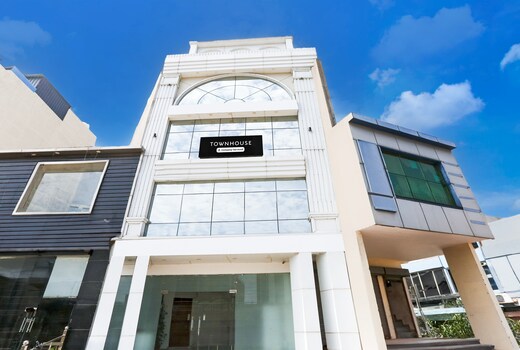 Super Townhouse Eden Garden Zirakpur