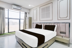 Hotel O Royal Aashro, Surat