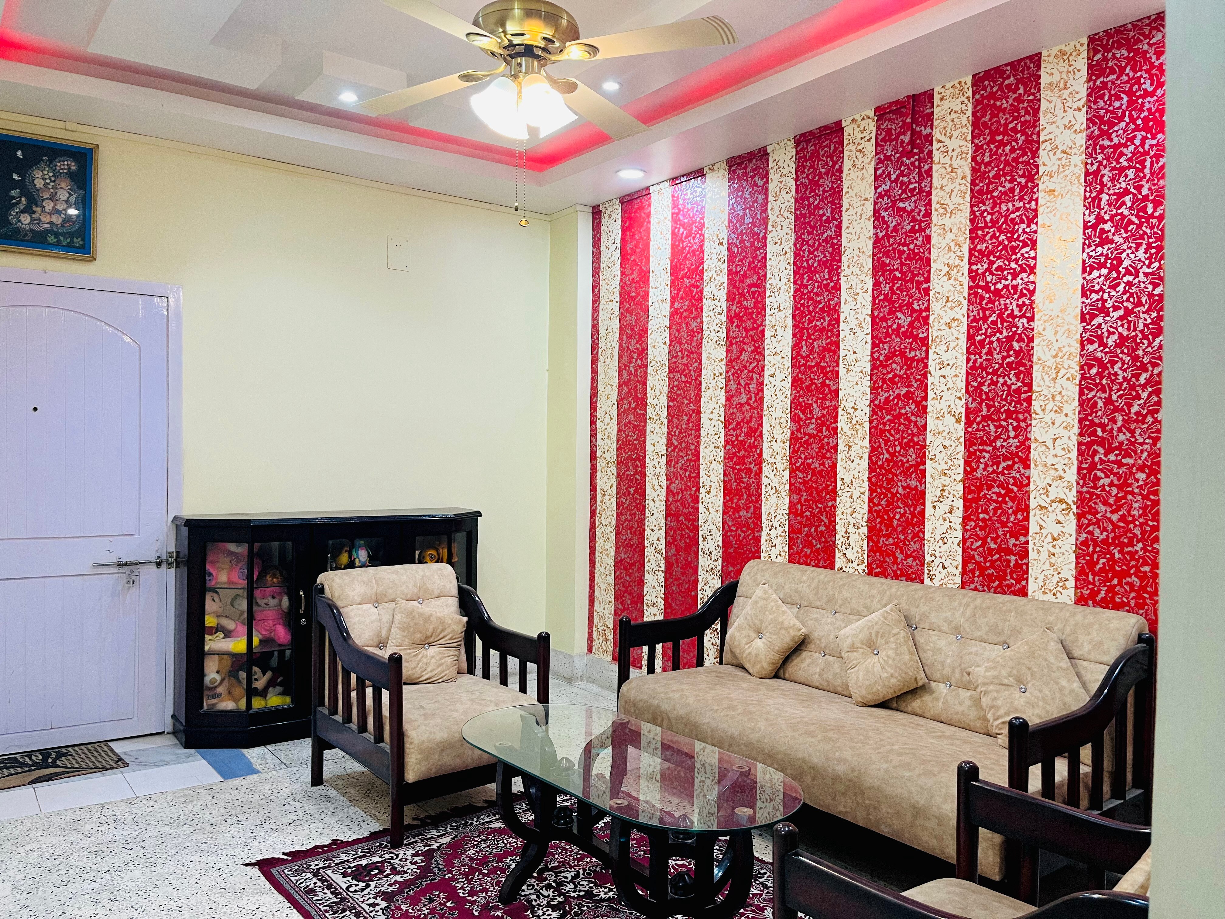 Sapphire Homestay - Tap to explore photos