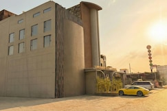 LUMEIRRAH SUITES, Moga