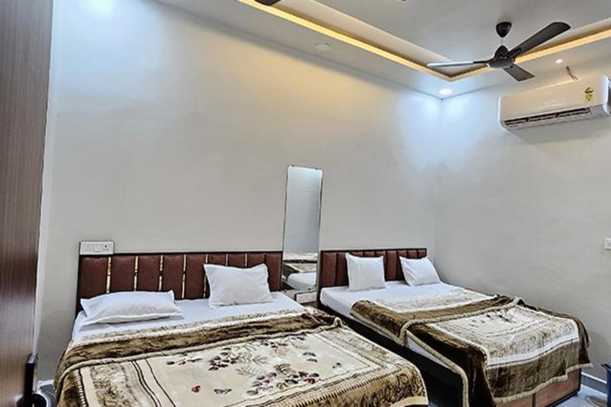 FabHotel Bharti Palace - Tap to explore photos