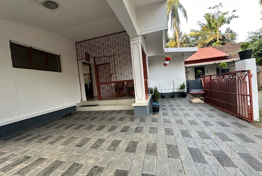 Sachu and Rose 3BHK near Jubilee Street