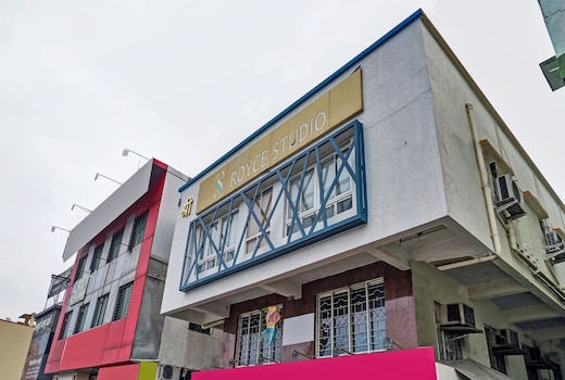 Collection O Royce Studios Near Pune Airport