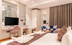 Deluxe Room without Balcony (No View)