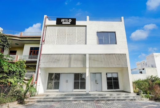 Hotel O Meerut Central College Formerly Saffron