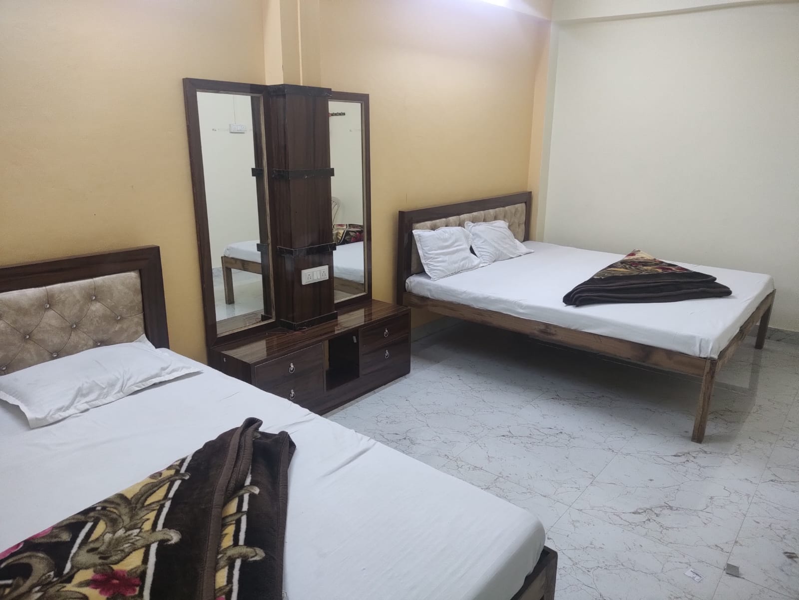 Private Room near Delhi University with Terrace. - Tap to explore photos