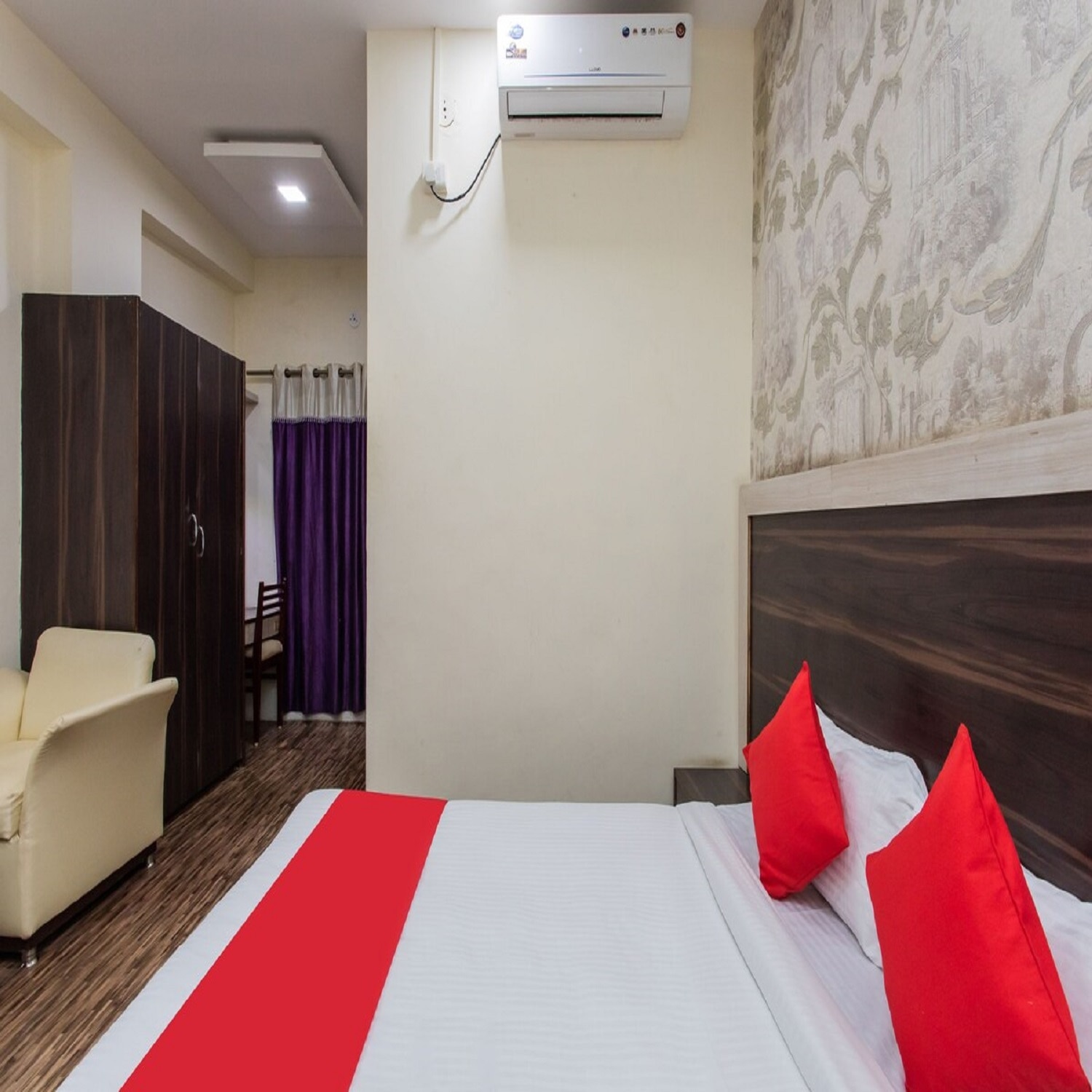Hotel Vishwas - Tap to explore photos