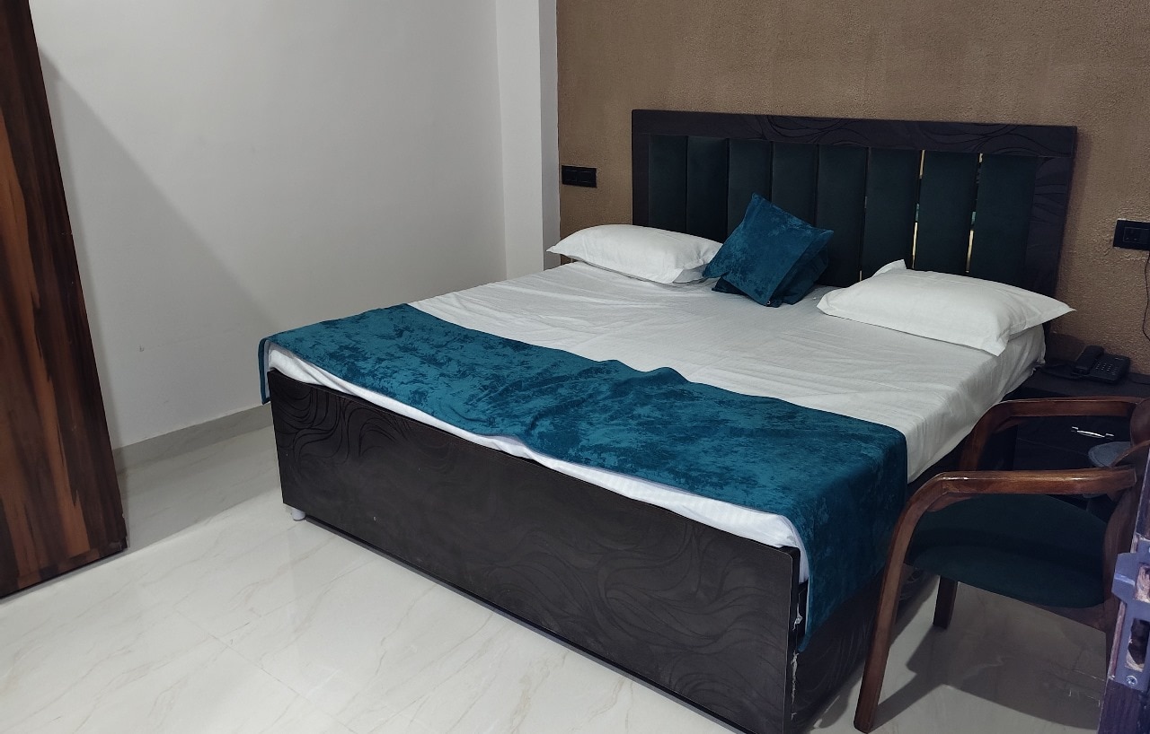 Hotel Sumangala Stay and Restaurant - Tap to explore photos