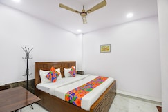 Fabhotel COSY Rooms (Near Embassies,DU South Campus), Delhi