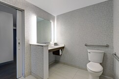 Holiday Inn Express Kingston West, Lanark