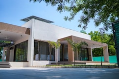 Villa with Pool in Kensville Golf Club, Bavla