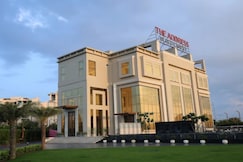 The Address by Red Carpet, Greater Noida