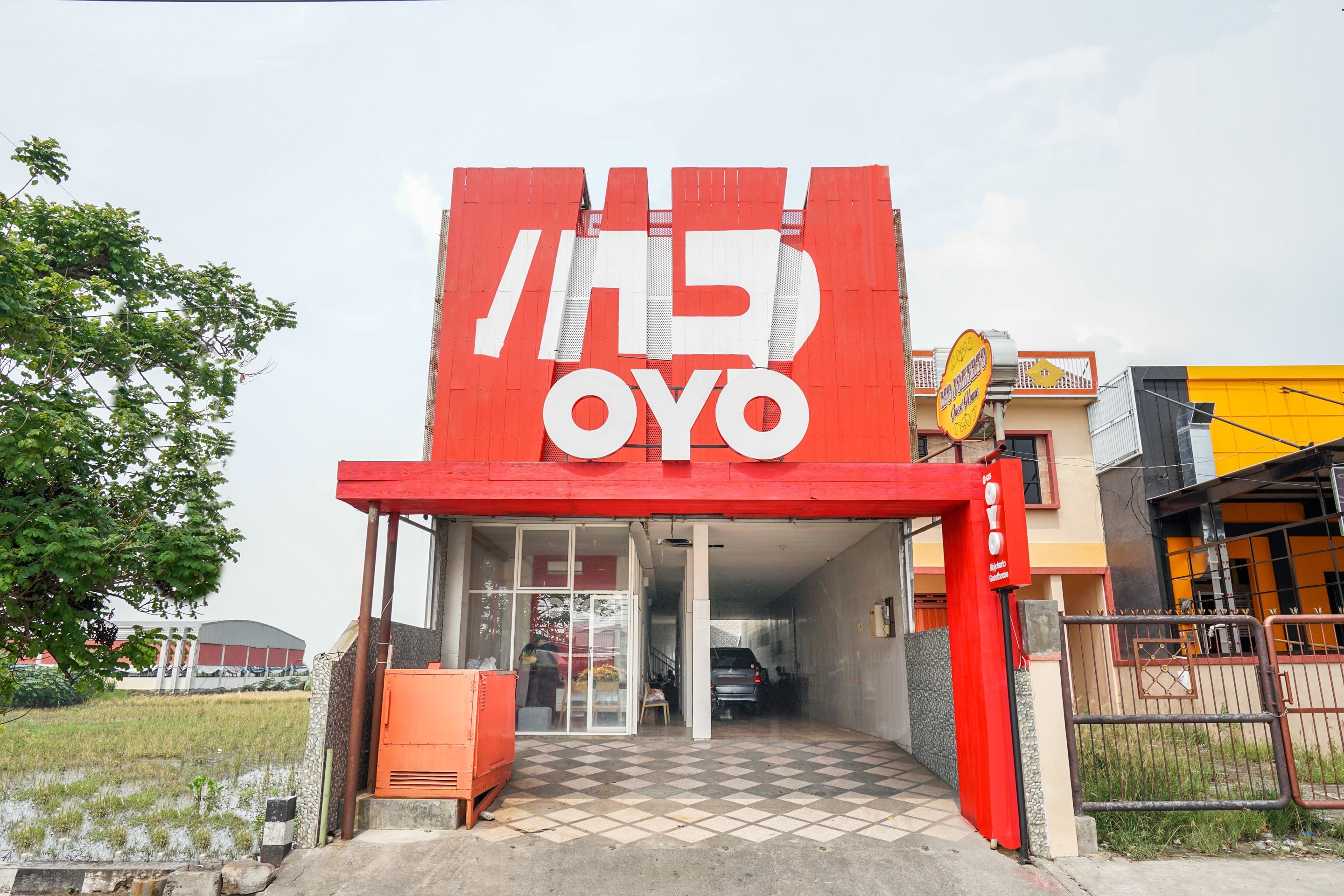 OYO 425 Mojokerto Guesthouse - Tap to explore photos