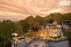 StayVista at Altiora Kasauli w/ Outdoor Pool, Kasauli