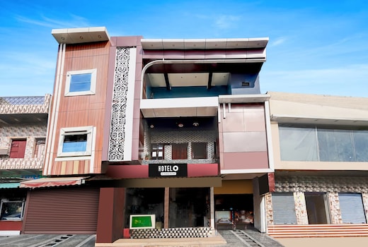 POP 84132K Raghav Guest House