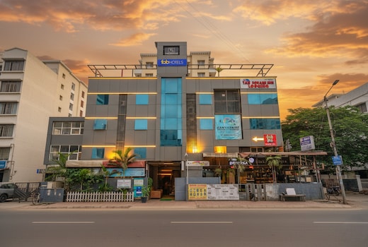 FabHotel Tan Square - Nr. Eon IT Park