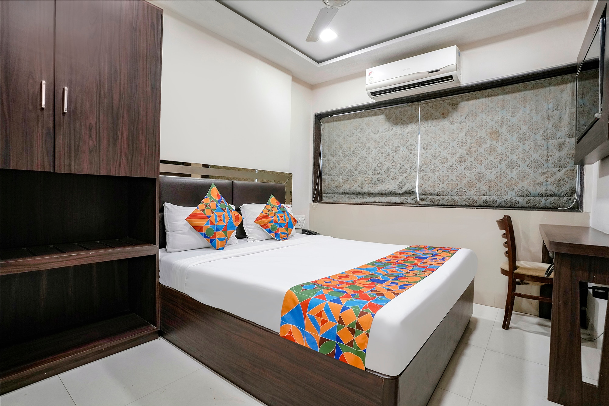 FabHotel Kamran Residency - Nr. LBS Marg - Tap to explore photos