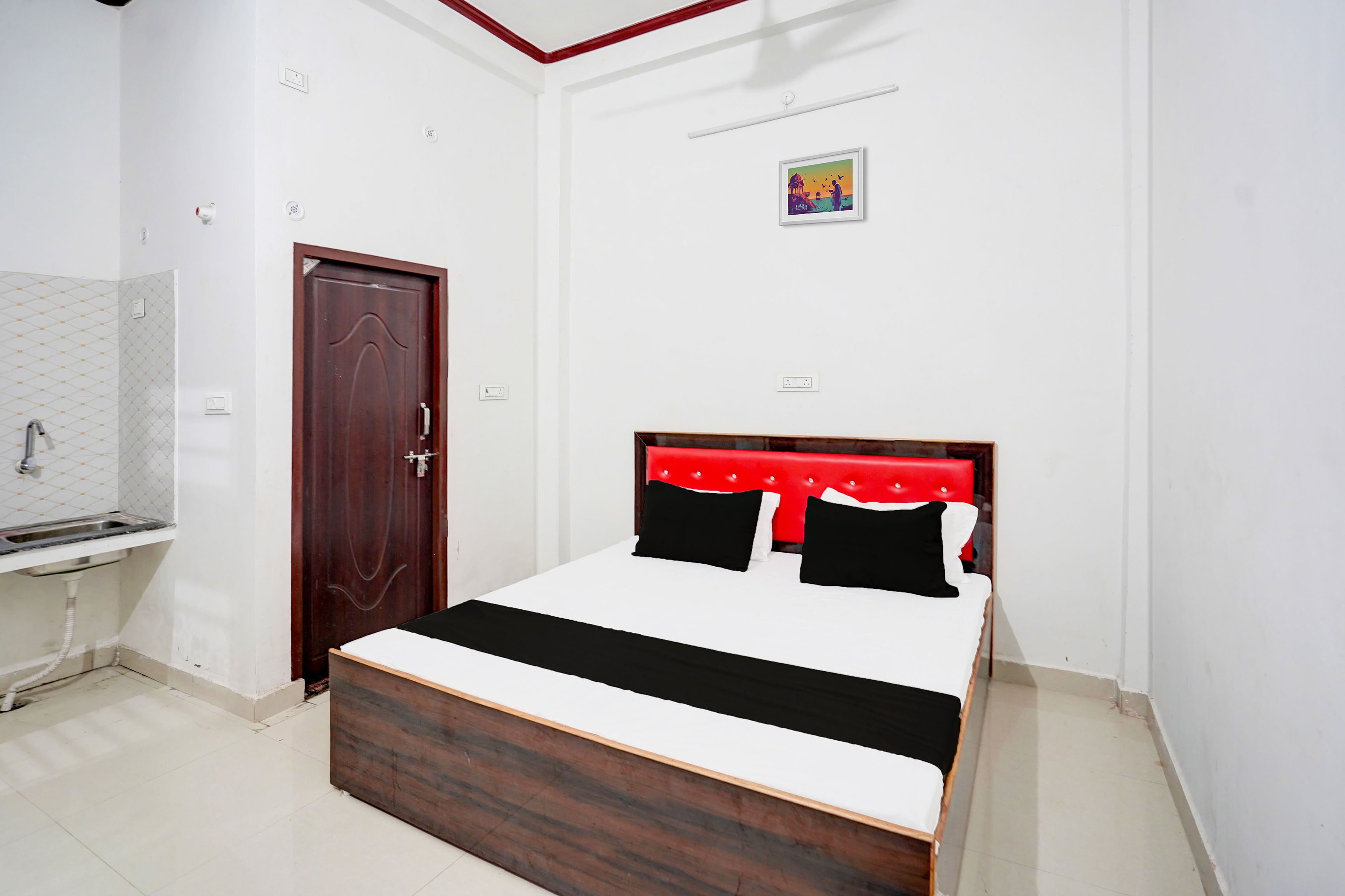 Hotel O Royal Guest House - Tap to explore photos