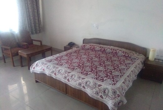 Hotel Yatri Niwas, Chamundaji (HPTDC)