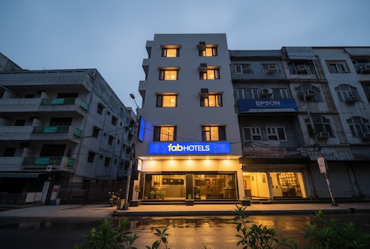 FabHotel Golden Sunrise Inn