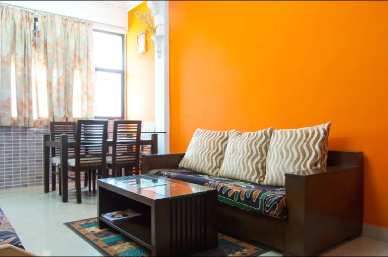 Private ensuite room close to both Mumbai airports - Tap to explore photos