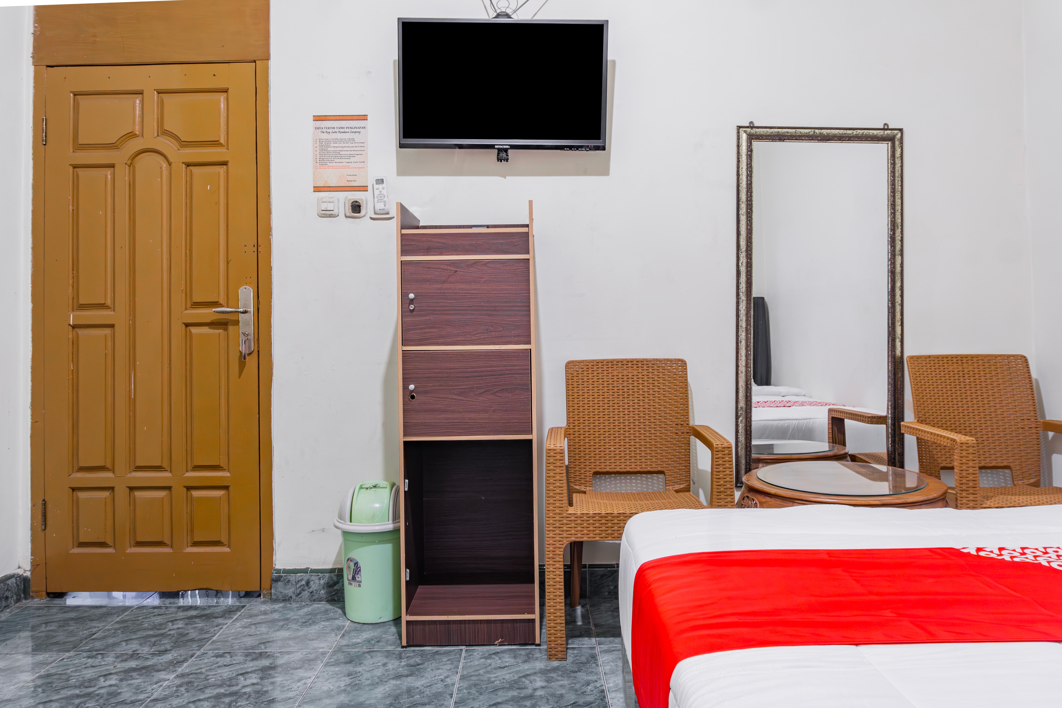 OYO 94067 The Roy Suite Guest House - Tap to explore photos