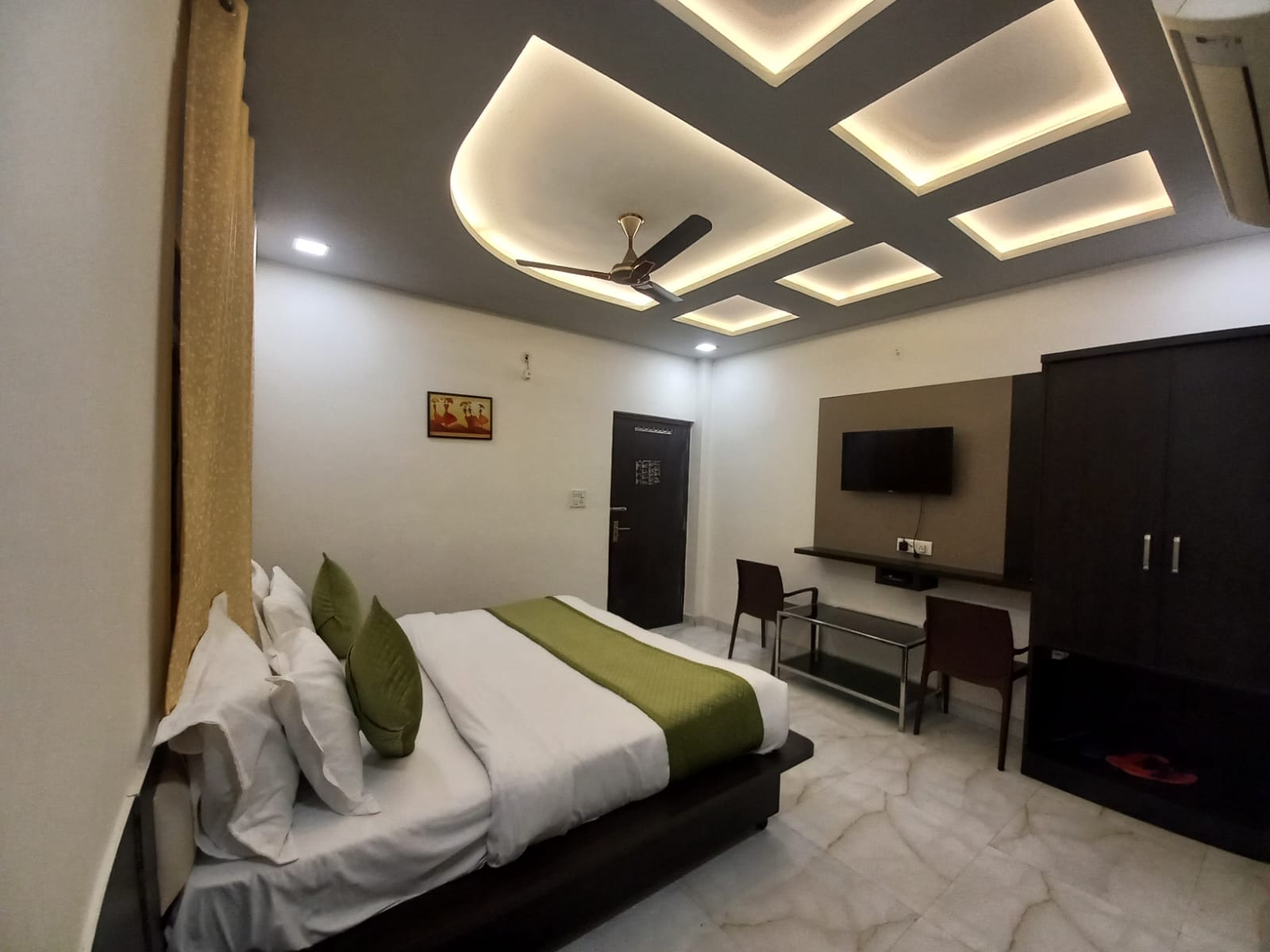 Hotel Aaradhya Residency - Tap to explore photos