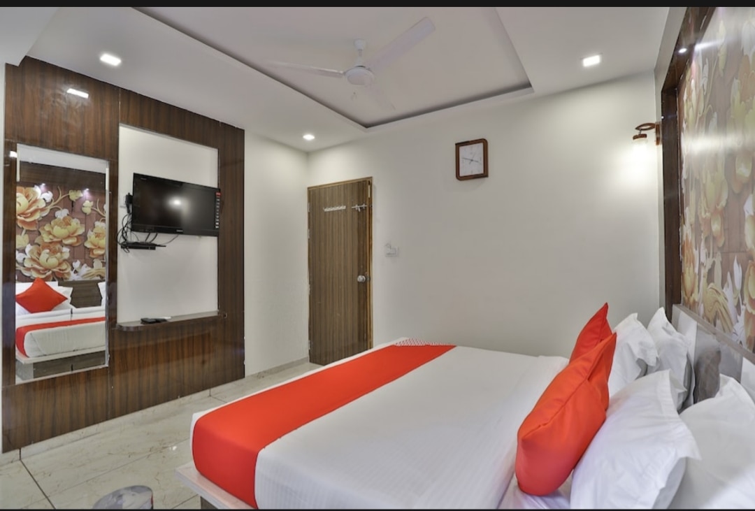 Hotel Mukund - Tap to explore photos