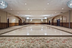 Best Western Plus Lamplighter Inn & Conference Centre, Ak-Suu